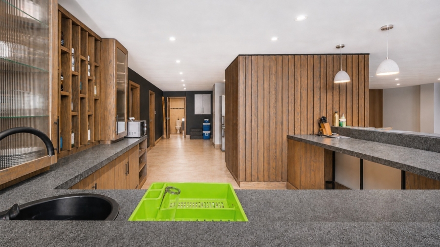 8 Bedroom Property for Sale in Birdwood Estate North West